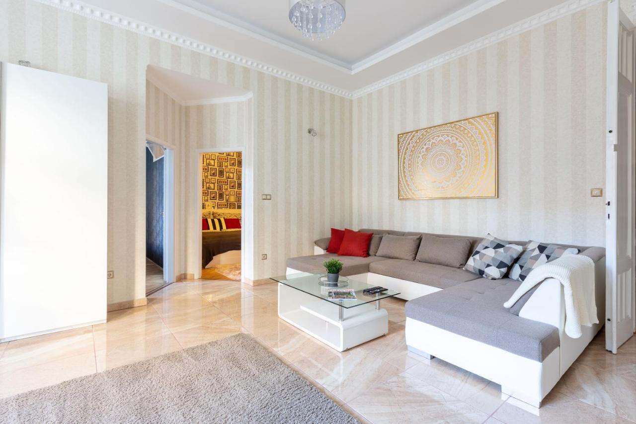 Luxury Downtown Home By Anna Budapest Exterior photo