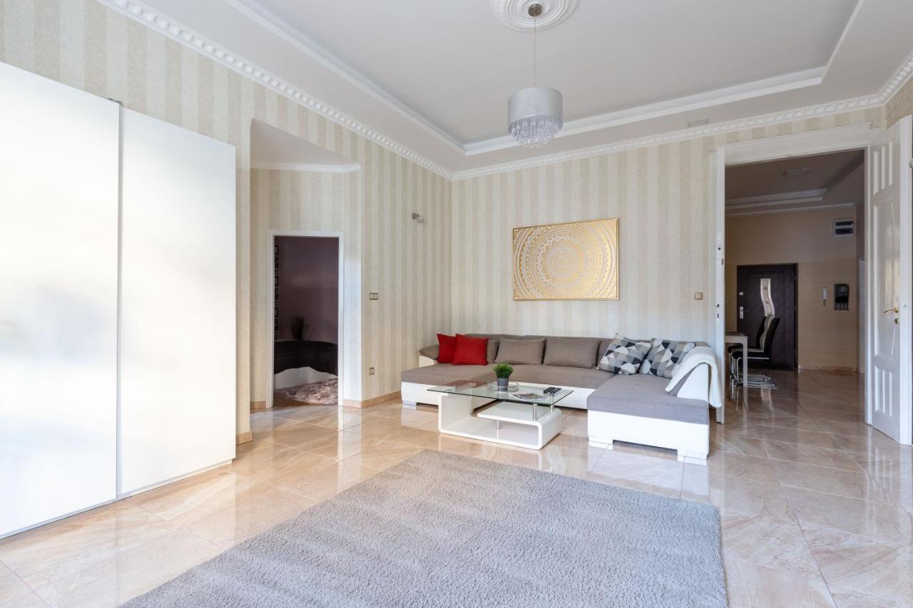 Luxury Downtown Home By Anna Budapest Exterior photo