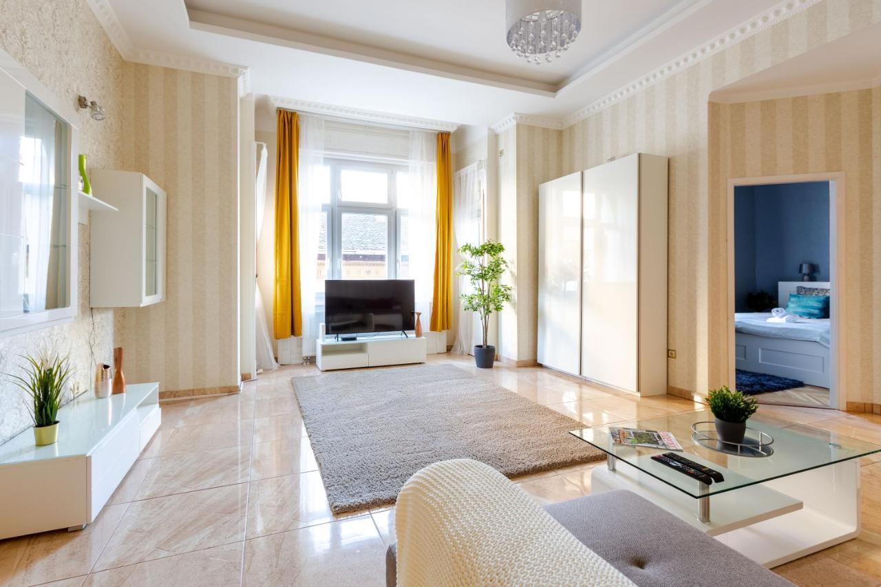 Luxury Downtown Home By Anna Budapest Exterior photo