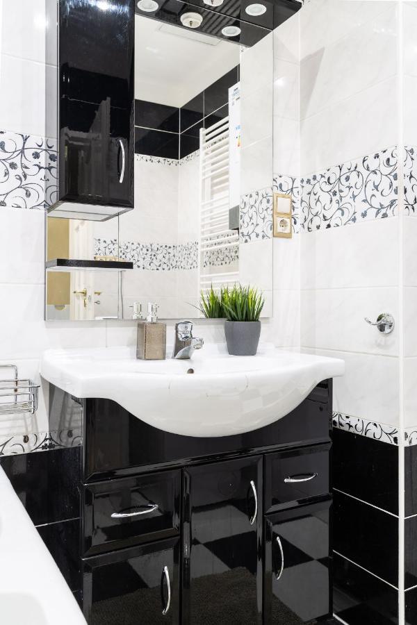 Luxury Downtown Home By Anna Budapest Exterior photo