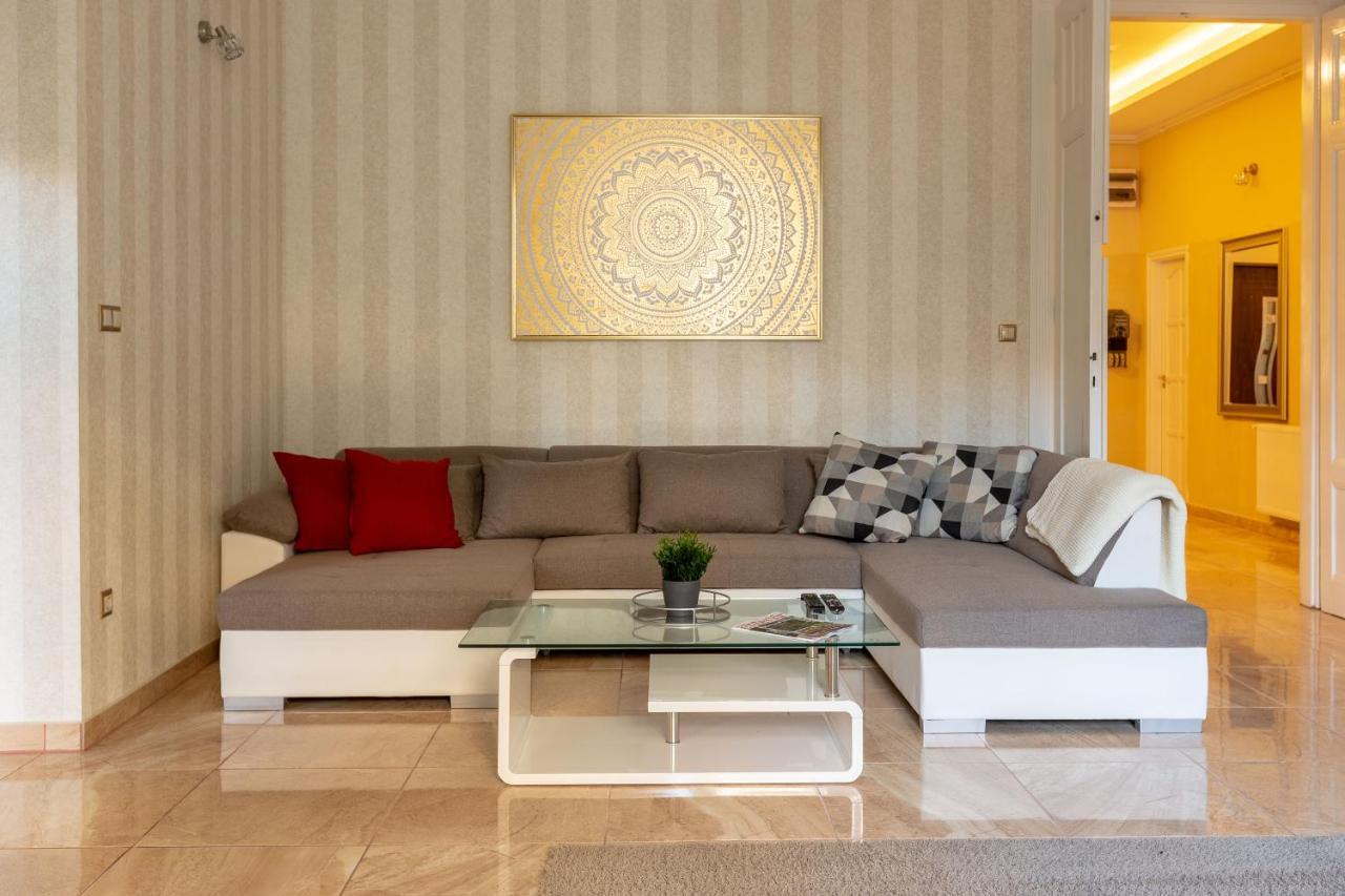 Luxury Downtown Home By Anna Budapest Exterior photo